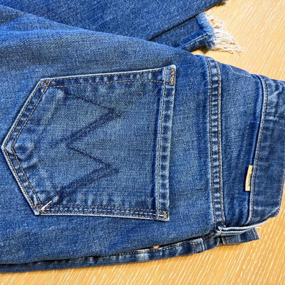 MOTHER Ankle Cropped Blue Jeans - Picture 2 of 5